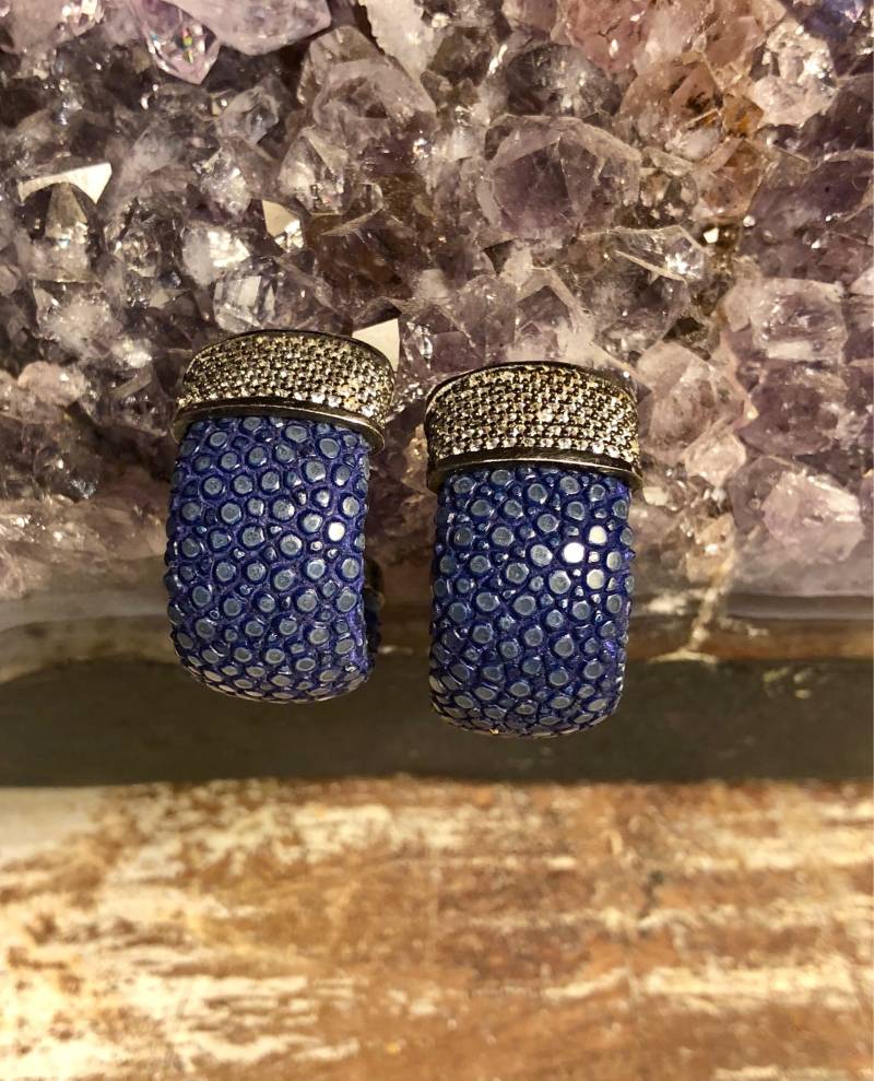 Schöne Blaue Aale Haut Sterling Silber Kristall Creolen von GypsyRoadStudio