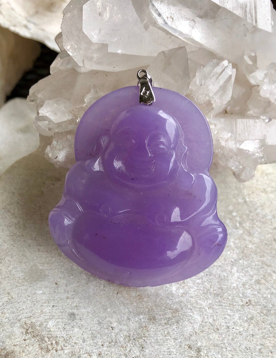 "Schöne Buddha "Lavender Jade" Vintage Halskette Mit Anhänger." von GypsyRoadStudio