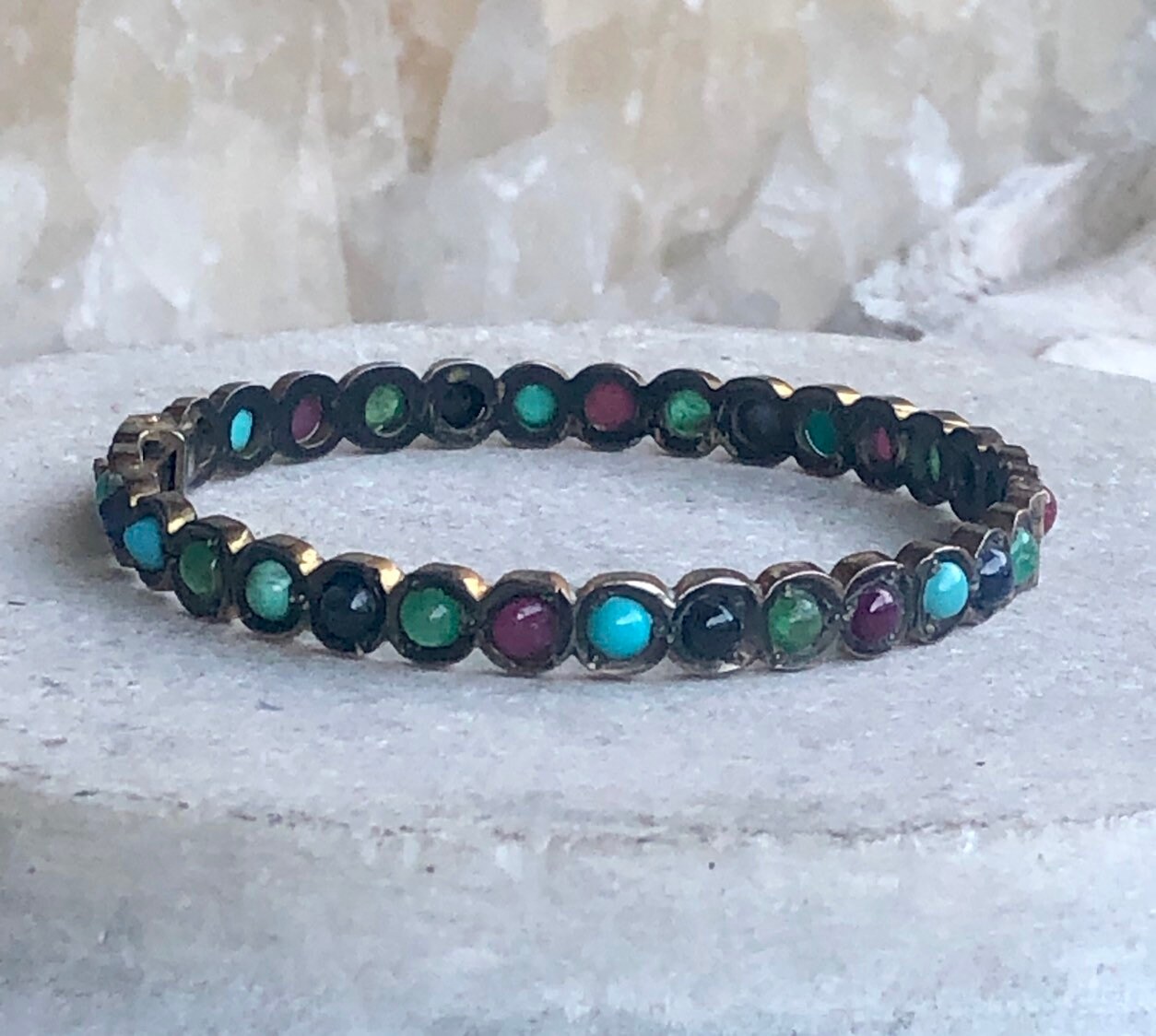 Schöne Goldvergolde Sterling Silber Multi Gemstone Eternity Vintage Antique Bangle Armband von GypsyRoadStudio