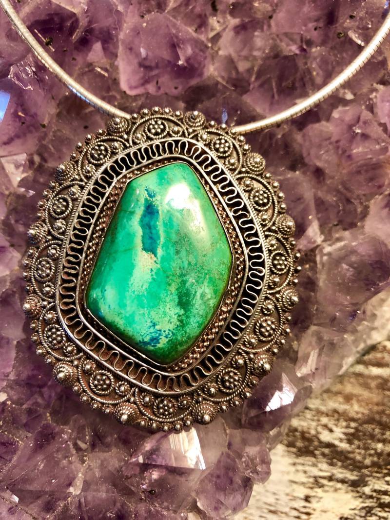 Schöne Verzierten Cannetille Wirework Sterling Silber Grün Eilat Stein Anhänger Halskette von GypsyRoadStudio