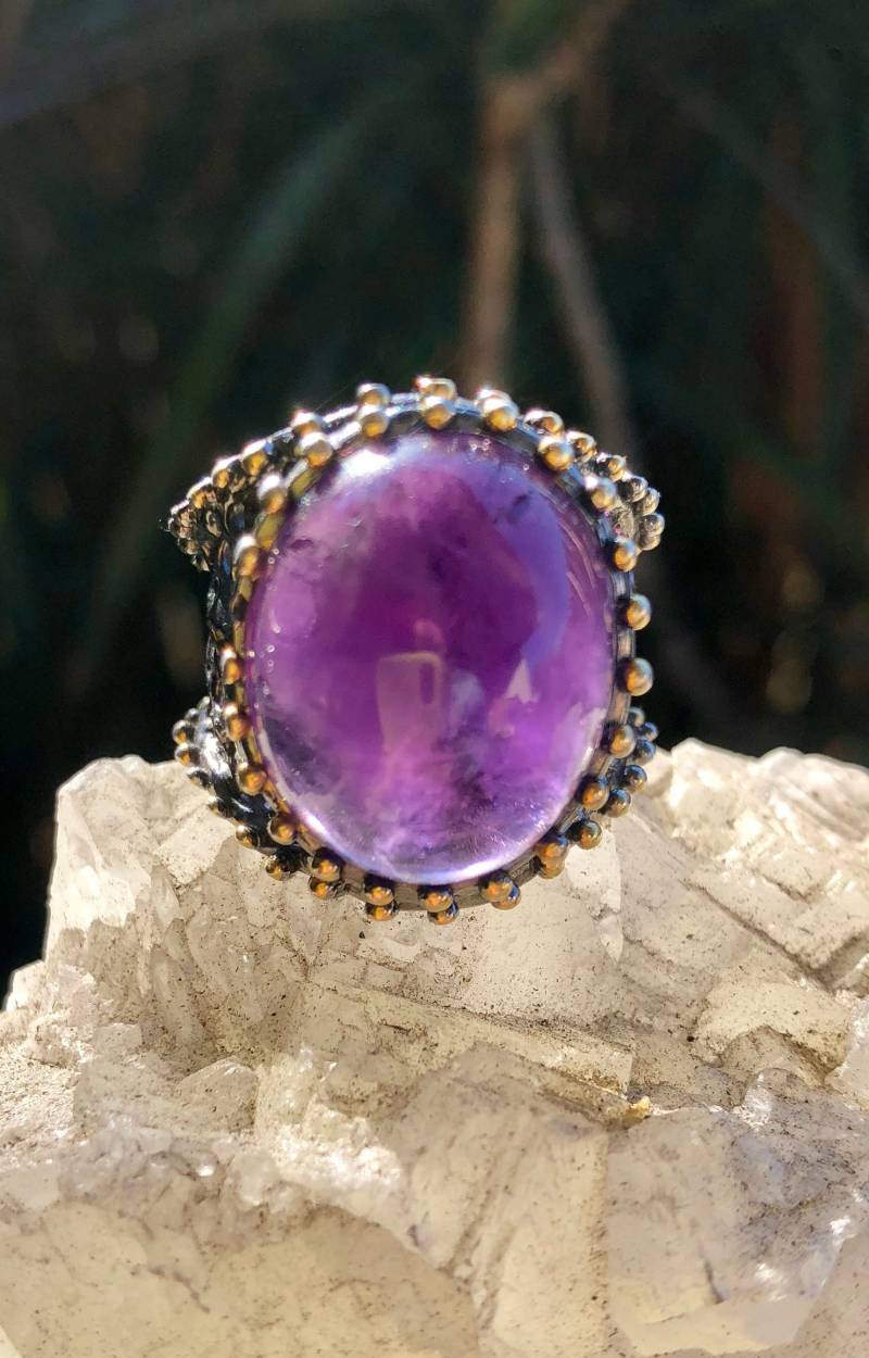 Schöner Brutalist Kühn Amethyst Cab Sterling Silber Gold Vergoldeter Vintage Ring von GypsyRoadStudio