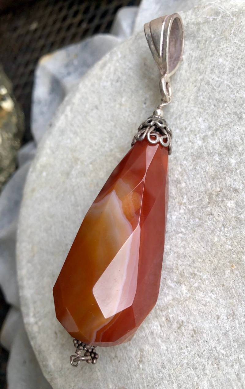 Schöner Orange Gebänderter Achat-sterlingsilber-Weinlese-stein-Anhänger von GypsyRoadStudio