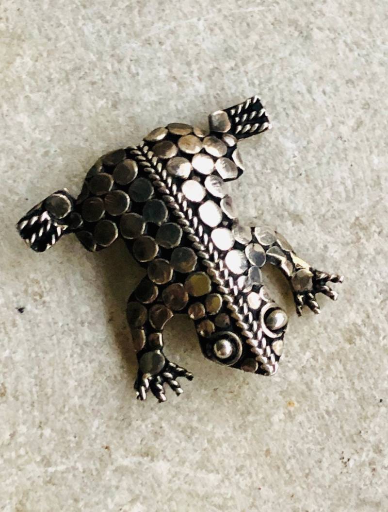 Sehr Coole Texturierte Sterling Silber Vintage Frosch Brosche von GypsyRoadStudio