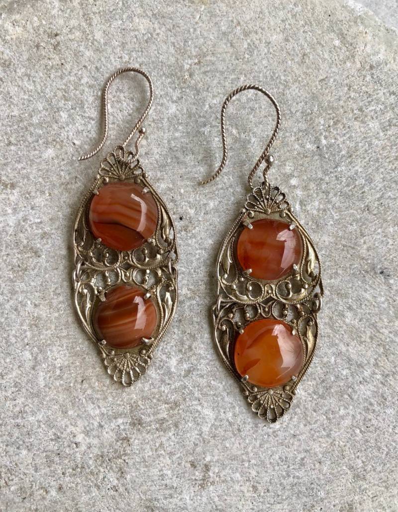 Wunderschöne Jugendstil Sterlingsilber Filigrane Rot Gebänderter Achat Vintage Ohrringe von GypsyRoadStudio