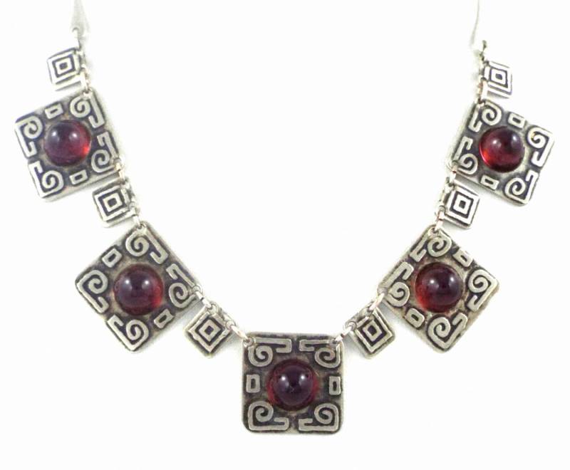 Wunderschöne Modernest Mid Century Abstrakt Silber Lila Glas Cab Vintage Halskette von GypsyRoadStudio