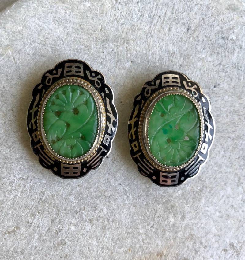 Wunderschöner Art Deco Sterlingsilber Geschnitzter Grüner Jade-Kleiderclip-Weinlese-Anhänger von GypsyRoadStudio