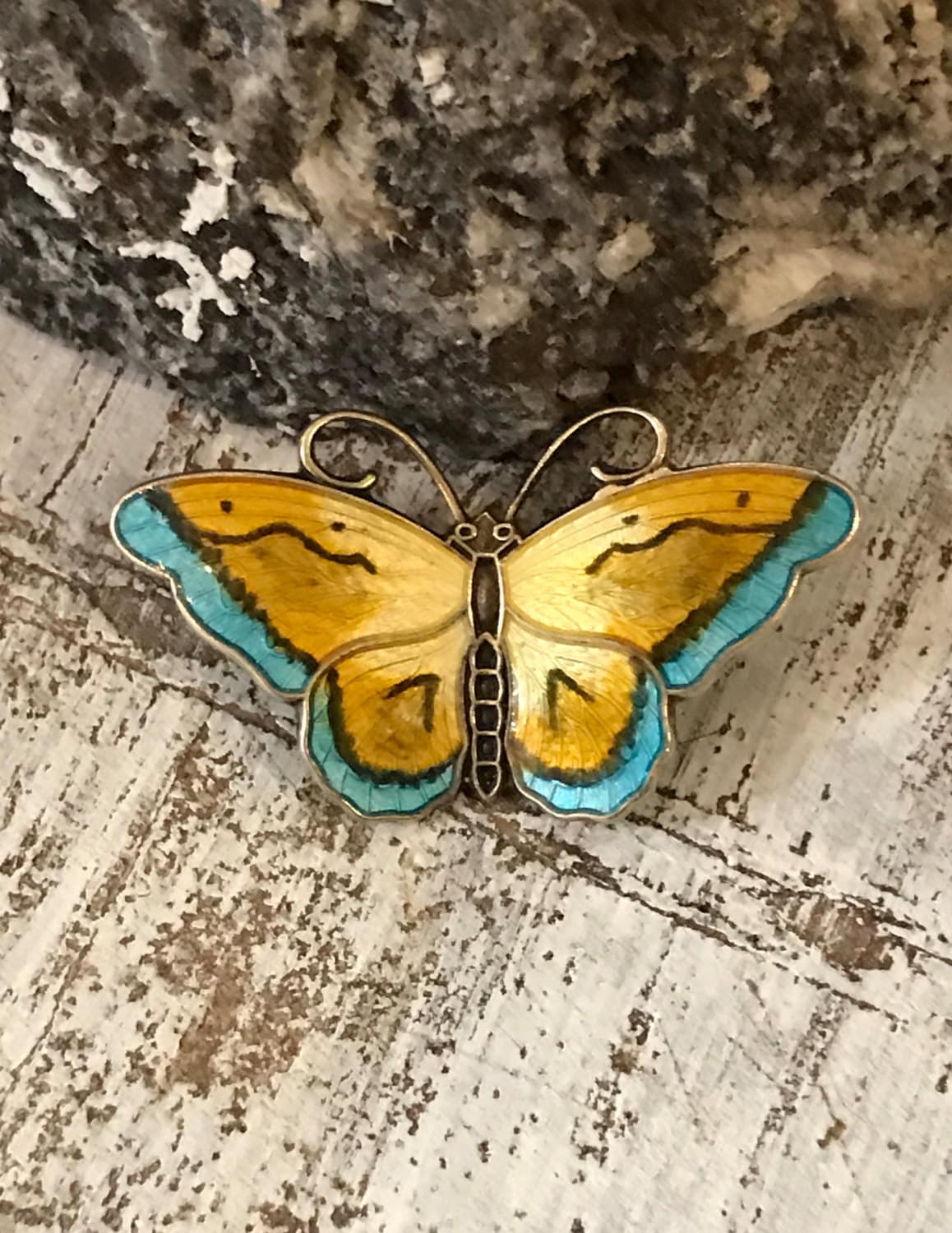 Wunderschöner Designer Norwegen Mid Century Sterling Silber Gelb Und Blau Emaille Schmetterling Besingt von GypsyRoadStudio