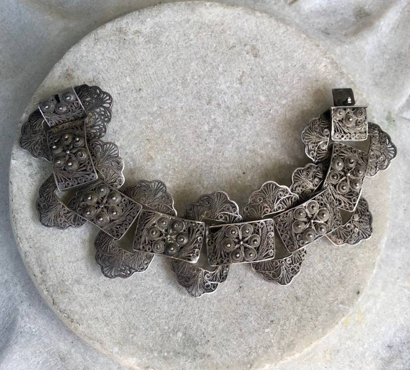 Wunderschöner Jugendstil Sterling Silber Filigran Verzierter Vintage Armreif von GypsyRoadStudio