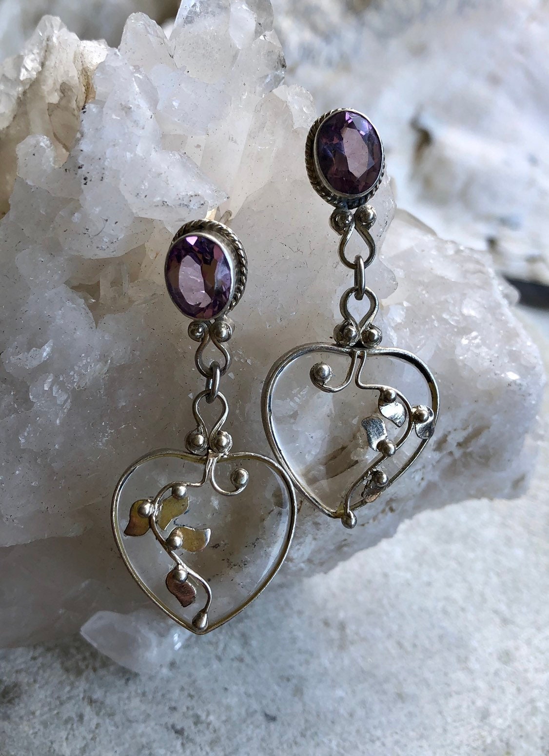 Wunderschöner Sterling Silber Bergkristall Herz Lila Amethyst Vintage Ohrringe von GypsyRoadStudio