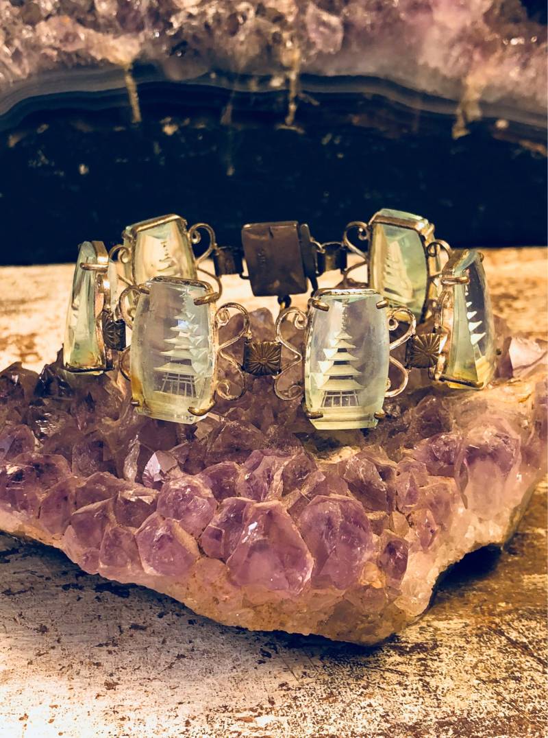 Wunderschönes 1950Er Jahre Sterling Silber Reverse Carved Blau Transparent Glas Tempel Motiv Vintage Armband von GypsyRoadStudio