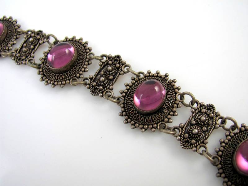 Atemberaubende Verzierten Renaissance Cannetille Filigrane Sterling Silber Lila Amethyst Glas Vintage Armband Schmuck von GypsyRoadStudio
