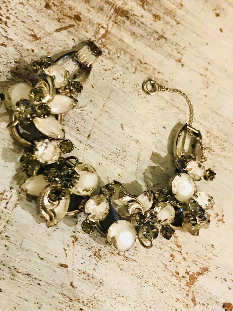 Zirka 1950 Rauchgrau Marmor-Weiß Krappen Gesetzt Strass Cluster Vintage Armband von GypsyRoadStudio