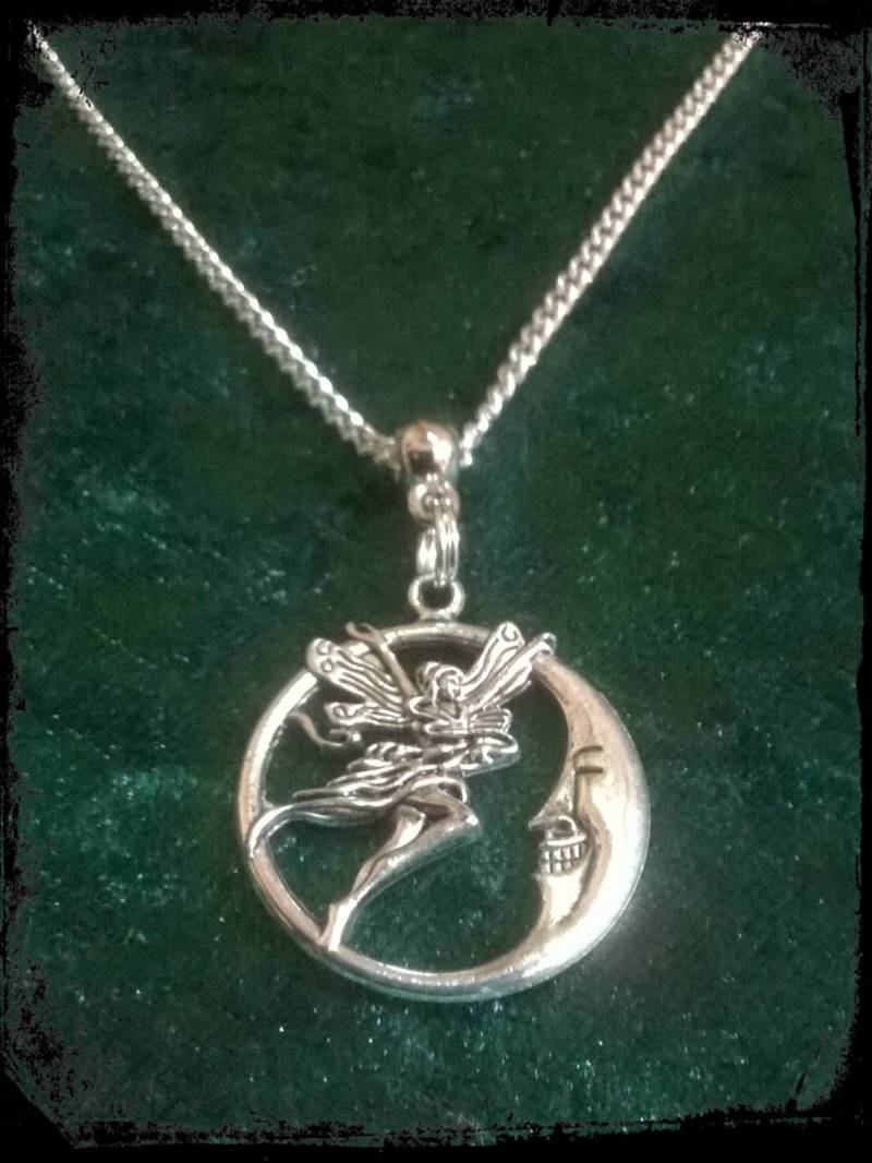 Fee Mond Anhänger Halskette, Silber Vergoldet Kette, Fassade, Feri, Wicca Fee Mond Anhänger Halskette, Silber Vergoldet Kette, Fassade, Feri, Wicca von GypsySpiritWitch
