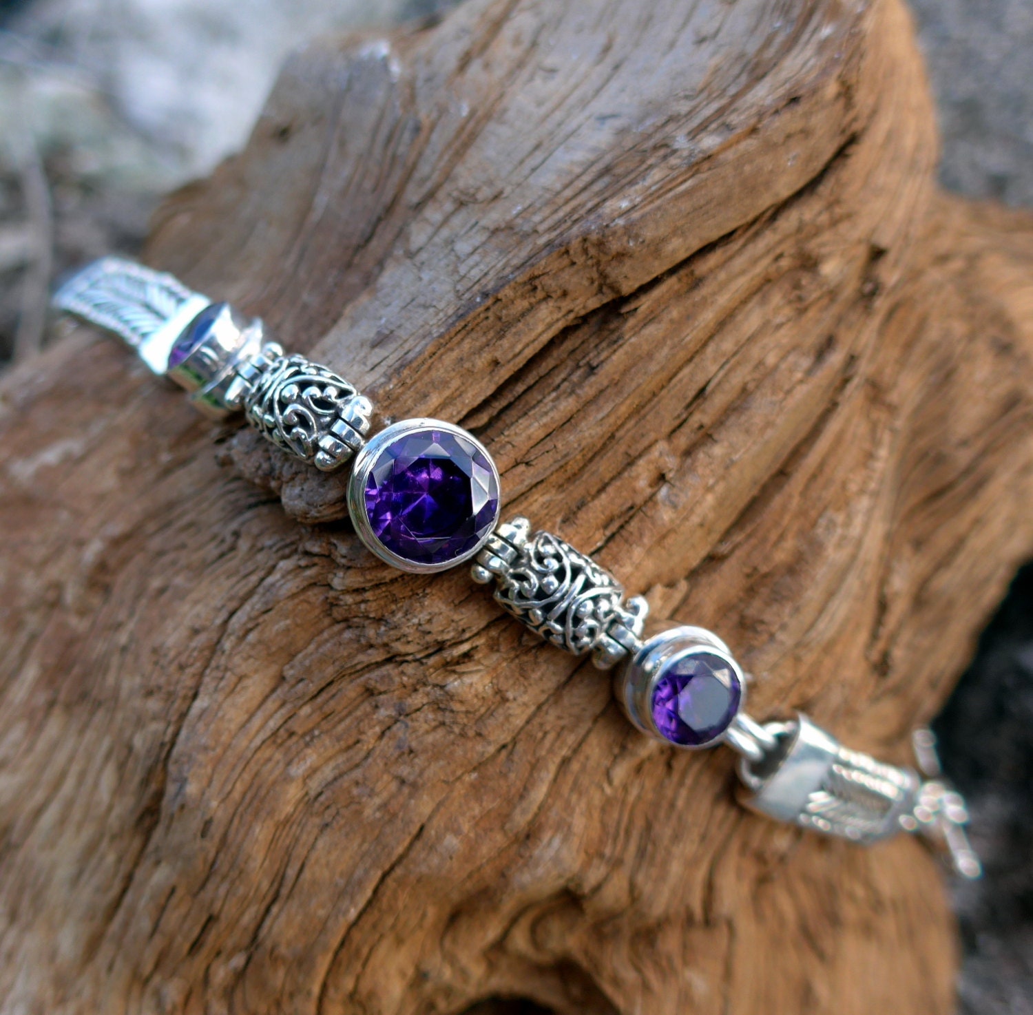 Silber Chevron Bali Kettenarmband Mit Puffed Perlen & Runder Facettierter Amethyst, Amethyst Kettenarmband, Dreifach Stein Armband Silber Chevron Bali Kettenarmband Mit Puffed Perlen & Runder Facettierter Amethyst, Amethyst Kettenarmband, Dreifach Stein Armband von GypsyTraderTreasure