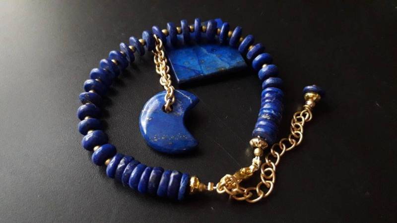 Armband "Nach Mitternacht" Lapislazuli Messing Mond Bracelet Heilstein Königsblau Armband "Nach Mitternacht" Lapislazuli Messing Mond Bracelet Heilstein Königsblau von GypsysJourneyJewelry