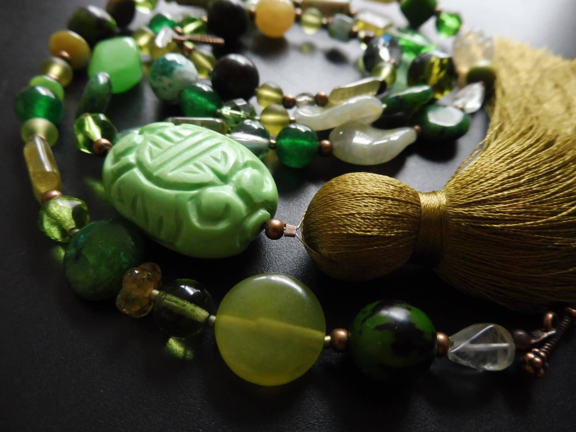 Halskette "Guangzhou Green" von GypsysJourneyJewelry