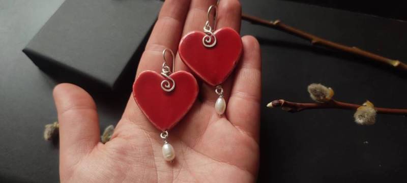 Ohrringe "Heavy Heartbeat" Herzen Herz Keramik Keramikperlen Süßwasserperlen Liebe Geschenk Ohrringe "Heavy Heartbeat" Herzen Herz Keramik Keramikperlen Süßwasserperlen Liebe Geschenk von GypsysJourneyJewelry