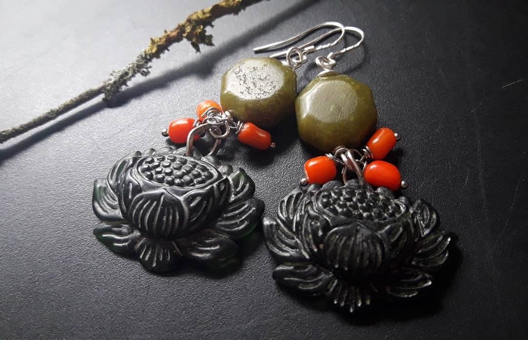 Ohrringe "Lotos Love" Lotus Lotosblume Jade Buddhismus Hinduism Coral Silver Hooks Symbol von GypsysJourneyJewelry