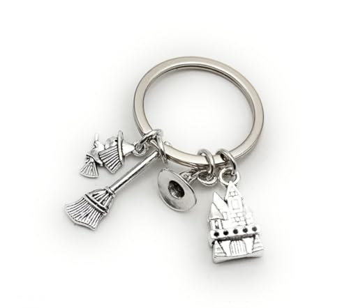 H-Customs Hexe Burg Hut Besen Schlüsselanhänger Anhänger aus Metall Silber von H-Customs