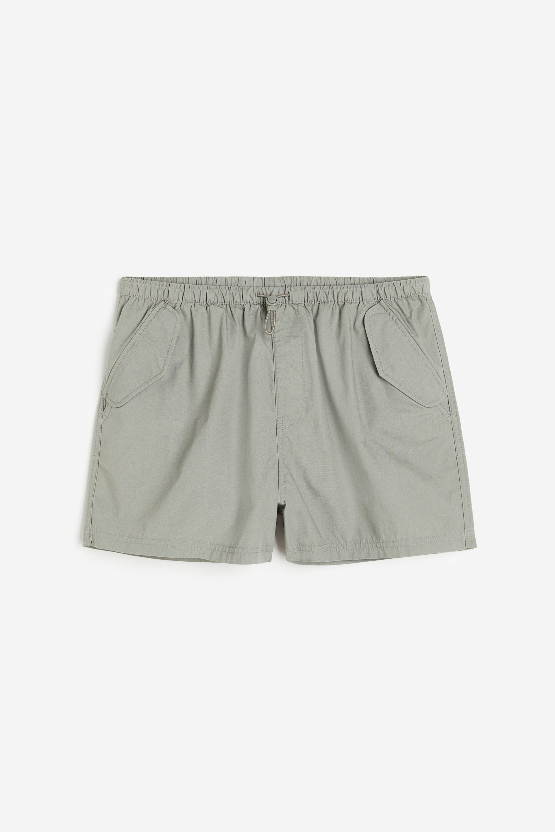 H&M Fallschirmshorts aus Baumwolle Helles Khakigrün in Größe L. Farbe: Light khaki green von H&M