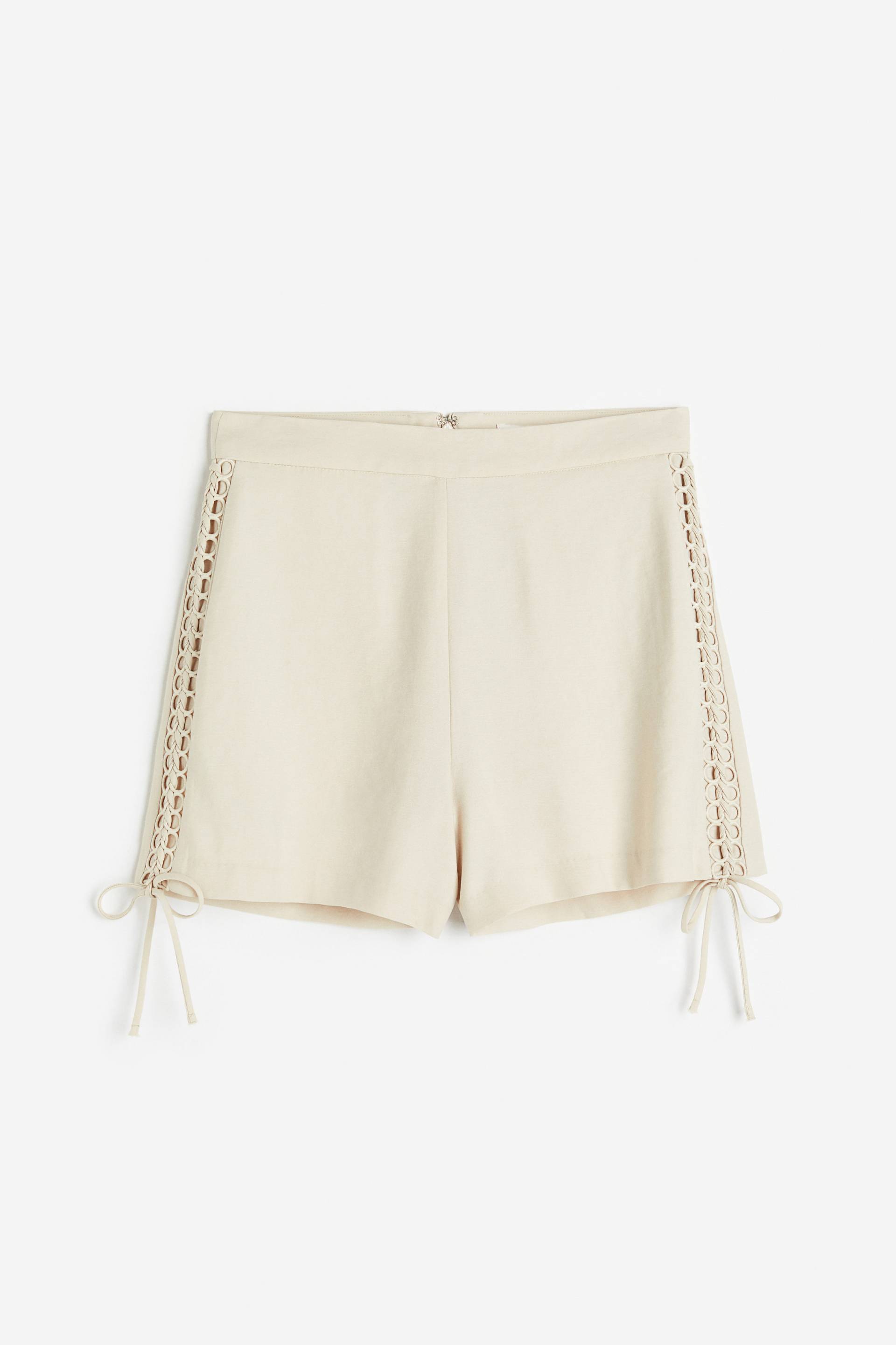 H&M Shorts mit Flechtdetails Hellbeige in Größe 48. Farbe: Light beige von H&M