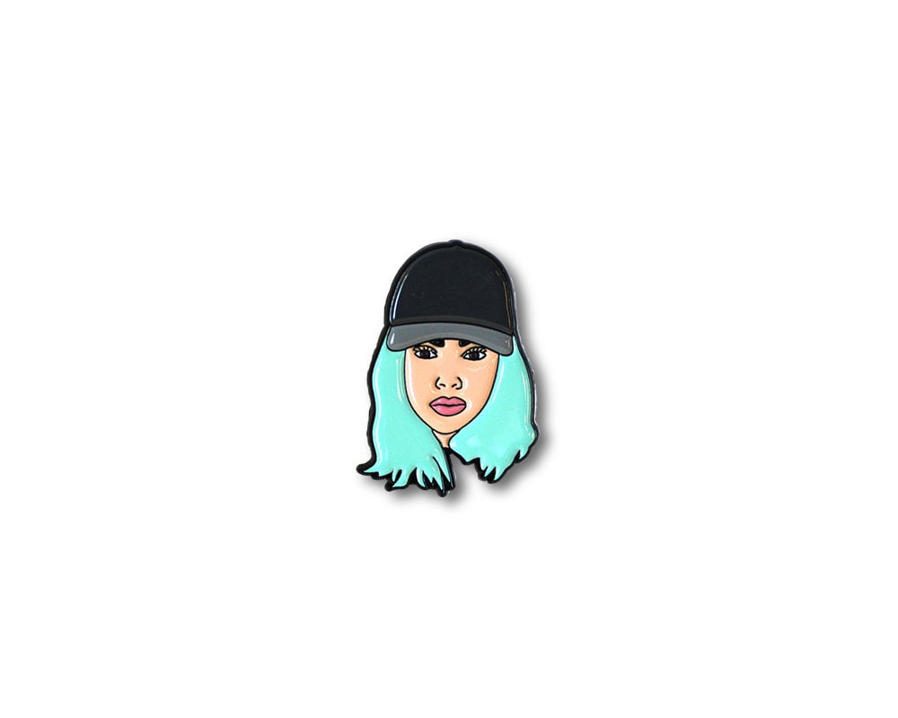 King Kylie Anstecker King Kylie Anstecker von H4HNYC