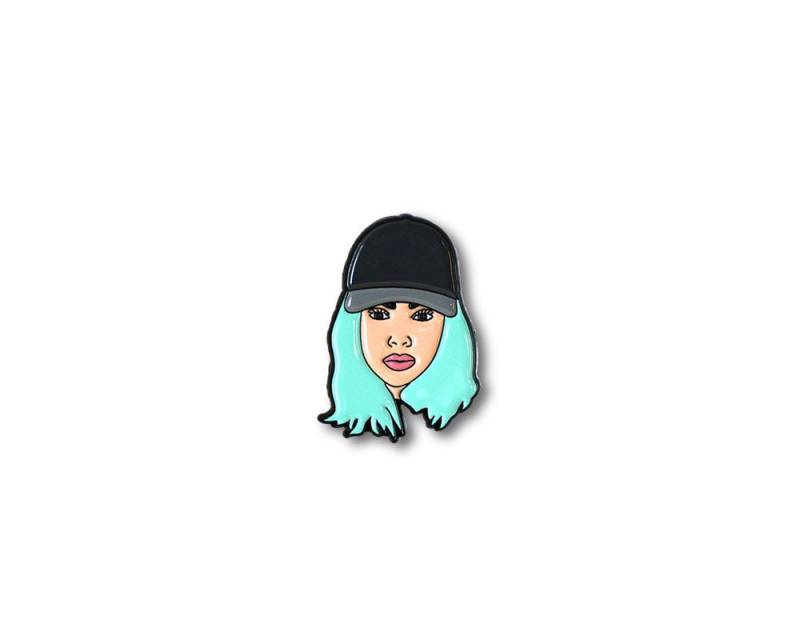 King Kylie Anstecker King Kylie Anstecker von H4HNYC