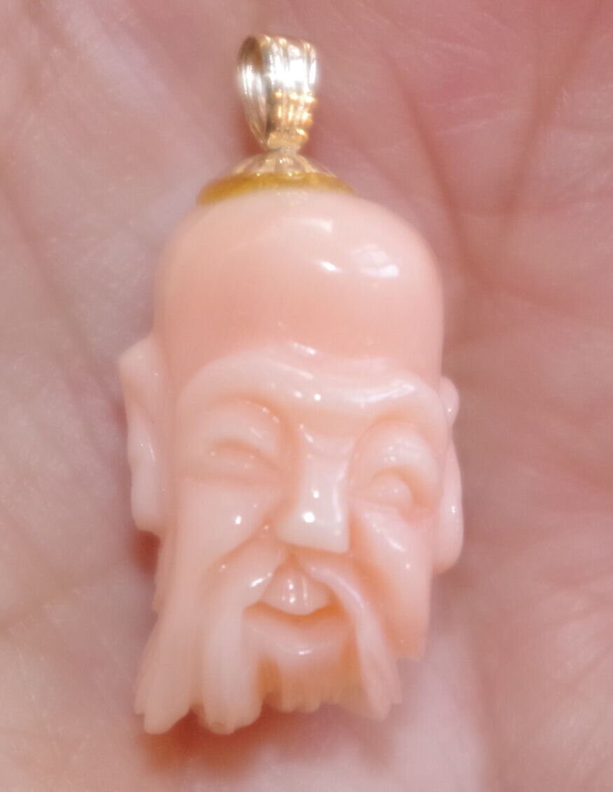 14K Engelshaut Koralle Anhänger Geschnitzter Weiser, Japan von HAANDMADEJEWELRY