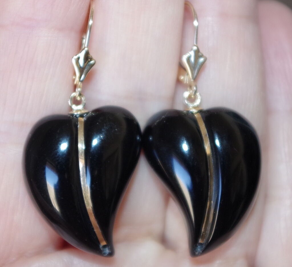 14K Gold Akzent Designer Fancy Geschnitztes Herz 37 Mm Onyx Brisur Ohrringe von HAANDMADEJEWELRY