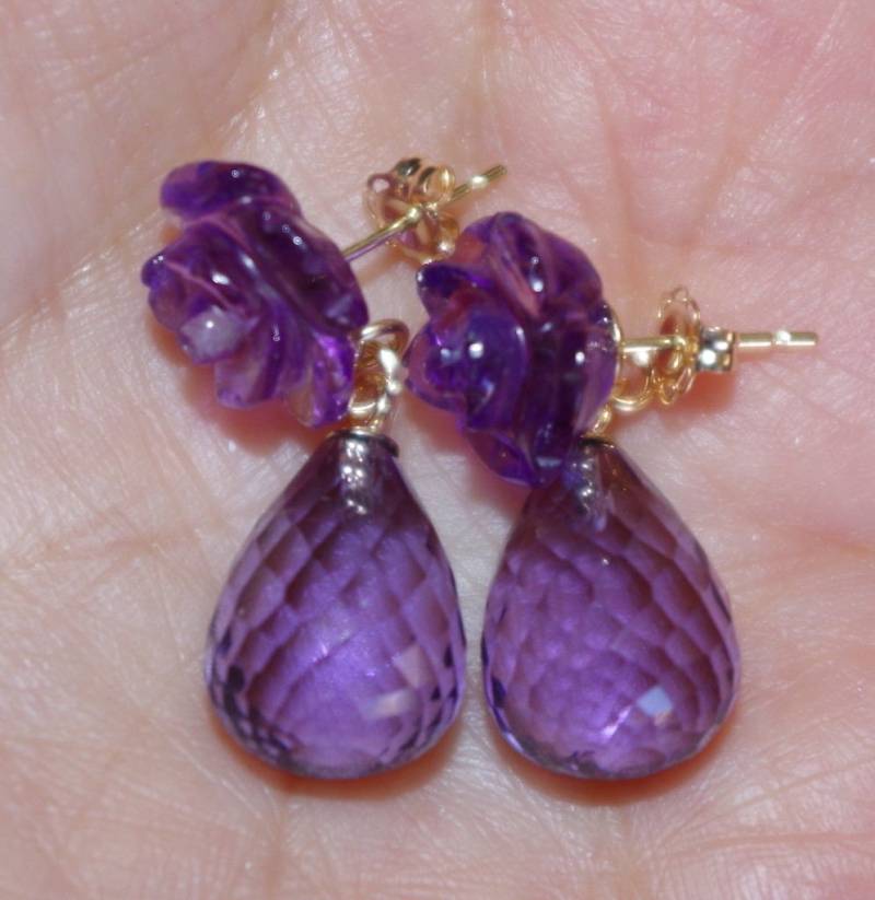 14K Qualität 11 Mm Geschnitzte Rose Amethyst Phantasie Ohrstecker Mit Facettierten Tropfen von HAANDMADEJEWELRY