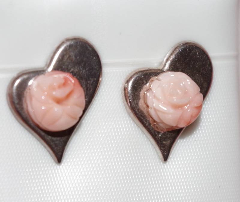 Engelshaut Geschnitzte Rose Sterling Fancy Cut Herz Ohrstecker von HAANDMADEJEWELRY