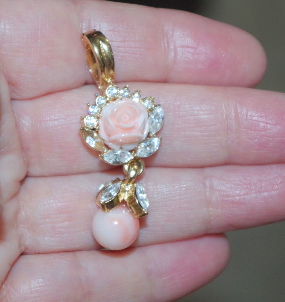 Engelshaut Koralle Blume W Cz Handmade Drop Slide Pendent Aa von HAANDMADEJEWELRY