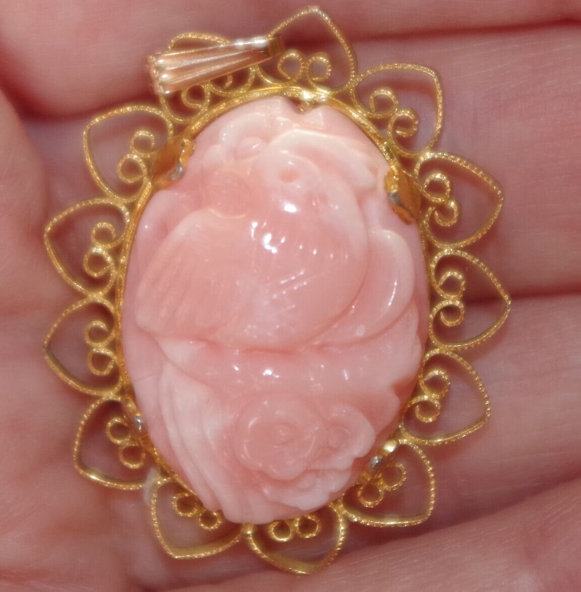 Engelshaut Koralle Geschnitzt Antike Italienisch Rosa Filigran Anhänger 12K Gf Vintage Carved Phoenix von HAANDMADEJEWELRY
