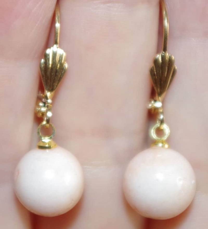 Handgemachte Ohrringe Engelshaut Koralle 14K Gold Filled von HAANDMADEJEWELRY