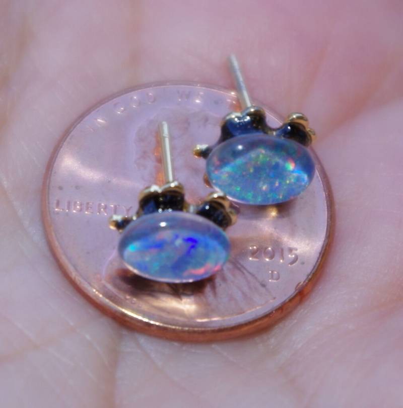 Firey Black 8 Mm Echter Opal Sparkle Ohrstecker in 14K Gf von HAANDMADEJEWELRY