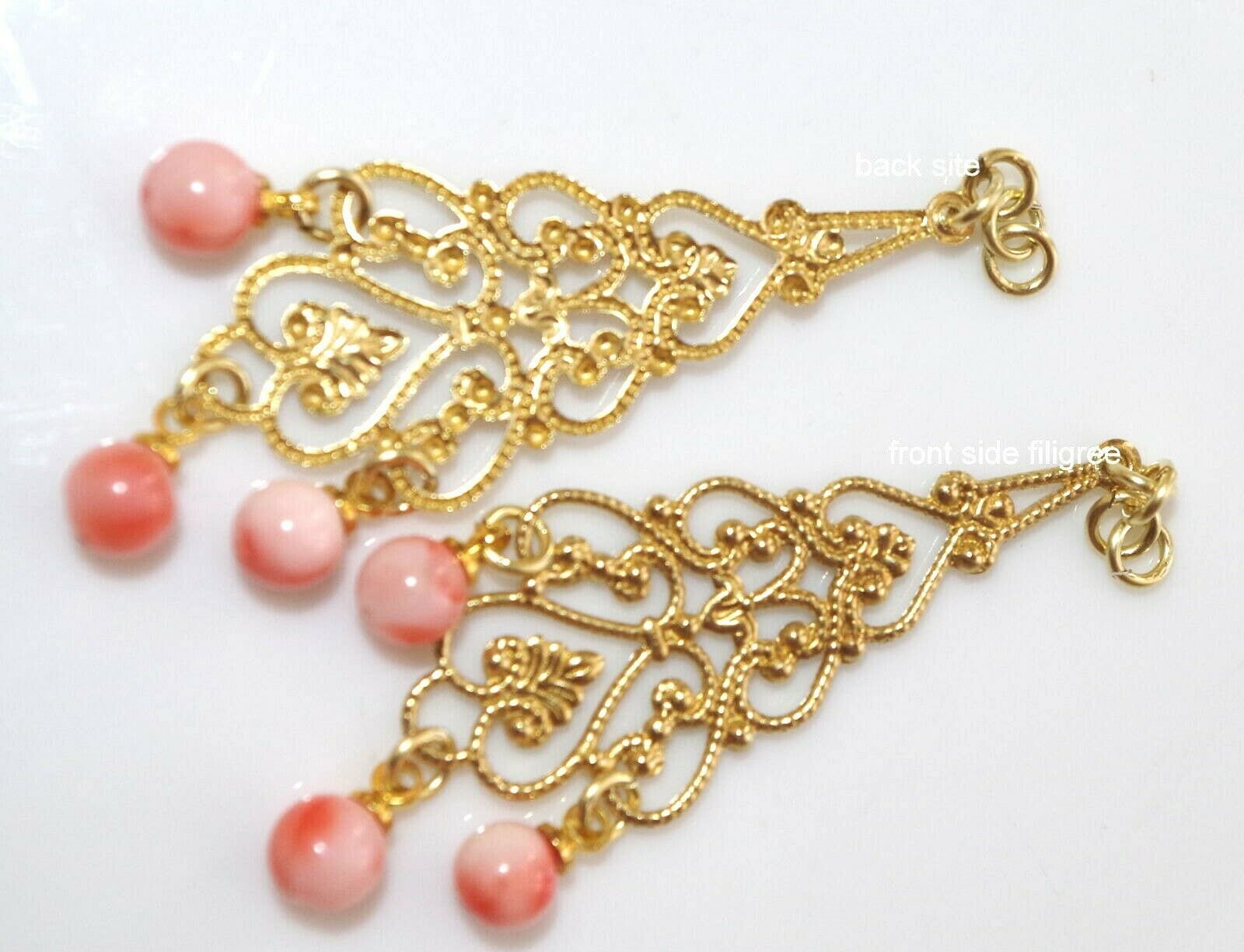 Handgefertigte Angel Skin Coral Chandelier Filigree 14K Gf Ohrringe Jacken von HAANDMADEJEWELRY
