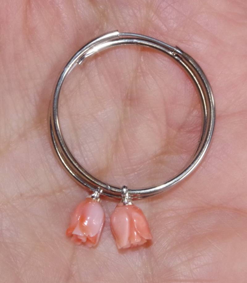 Handgefertigte Sterling 25 Mm Perfekte Rose Engelshaut Koralle Tropfen Hoop Ohrringe von HAANDMADEJEWELRY