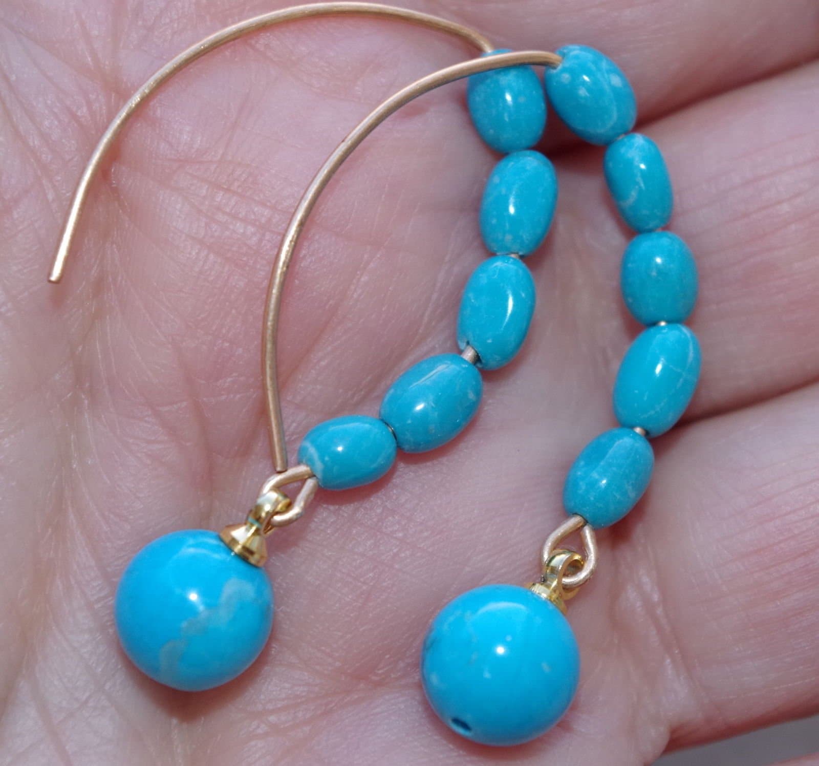 Handgemachte Creolen Wunderschöne 14K Gf Az Dornröschen Türkis Semi Hoop Ohrringe von HAANDMADEJEWELRY