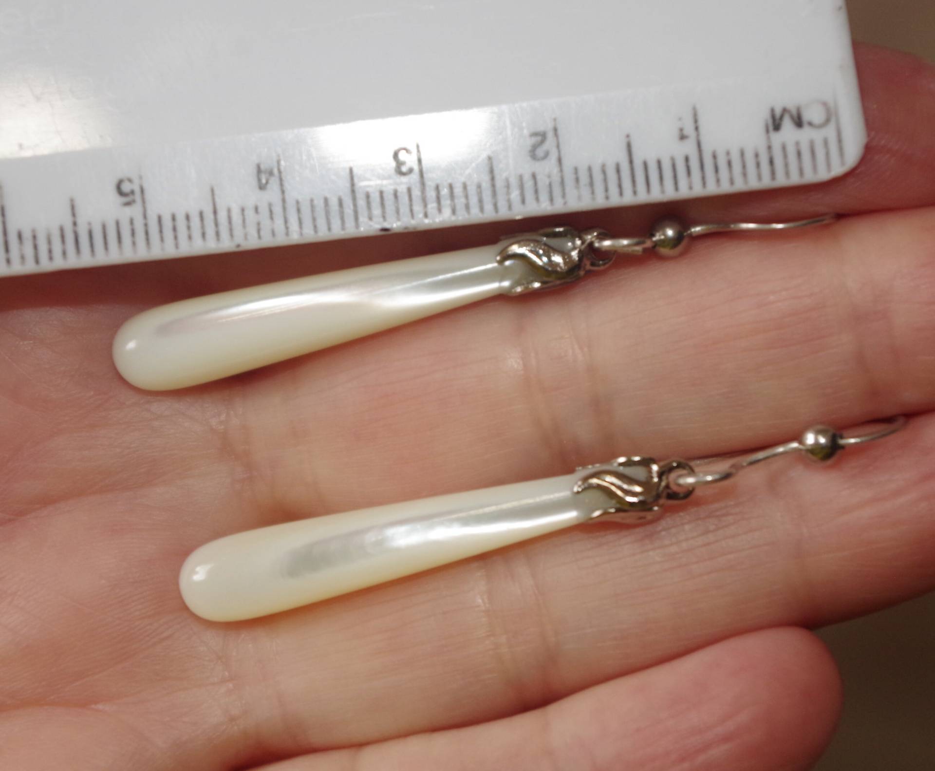 Handgemachte Echte Sterling Silber Perlmutt Längliche Teardrop Haken Ohrringe Handgemachte Echte Sterling Silber Perlmutt Längliche Teardrop Haken Ohrringe von HAANDMADEJEWELRY