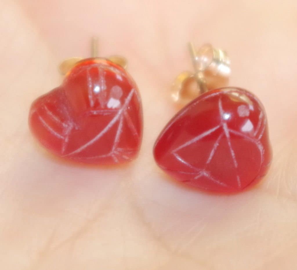 Handgeschnitzte Skarabäus Herz Ohrstecker Vintage in 14K Gold Filled von HAANDMADEJEWELRY