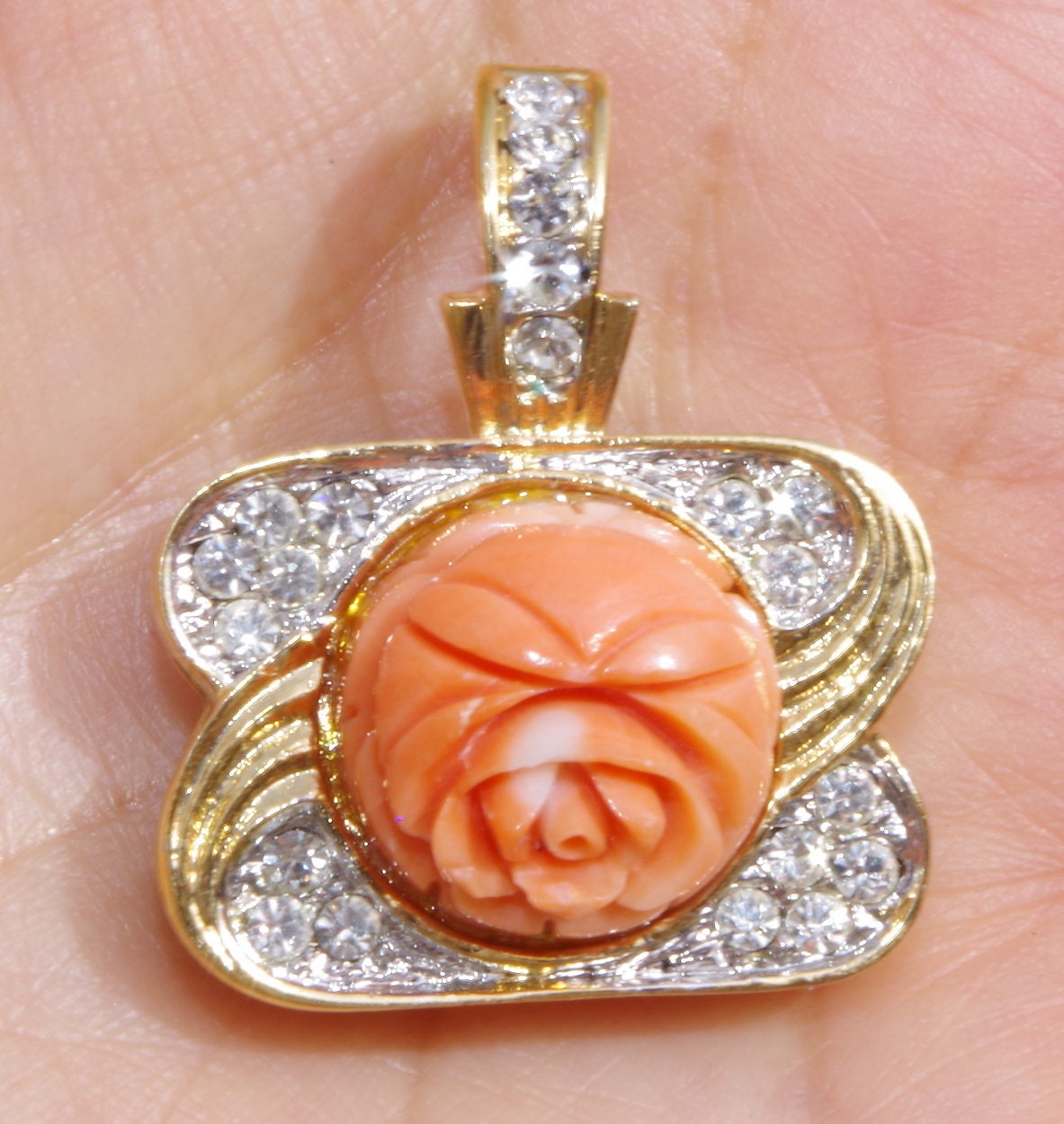 Hobe Handmade Coral Rose Anhänger 14K Gf & Cz Akzent von HAANDMADEJEWELRY