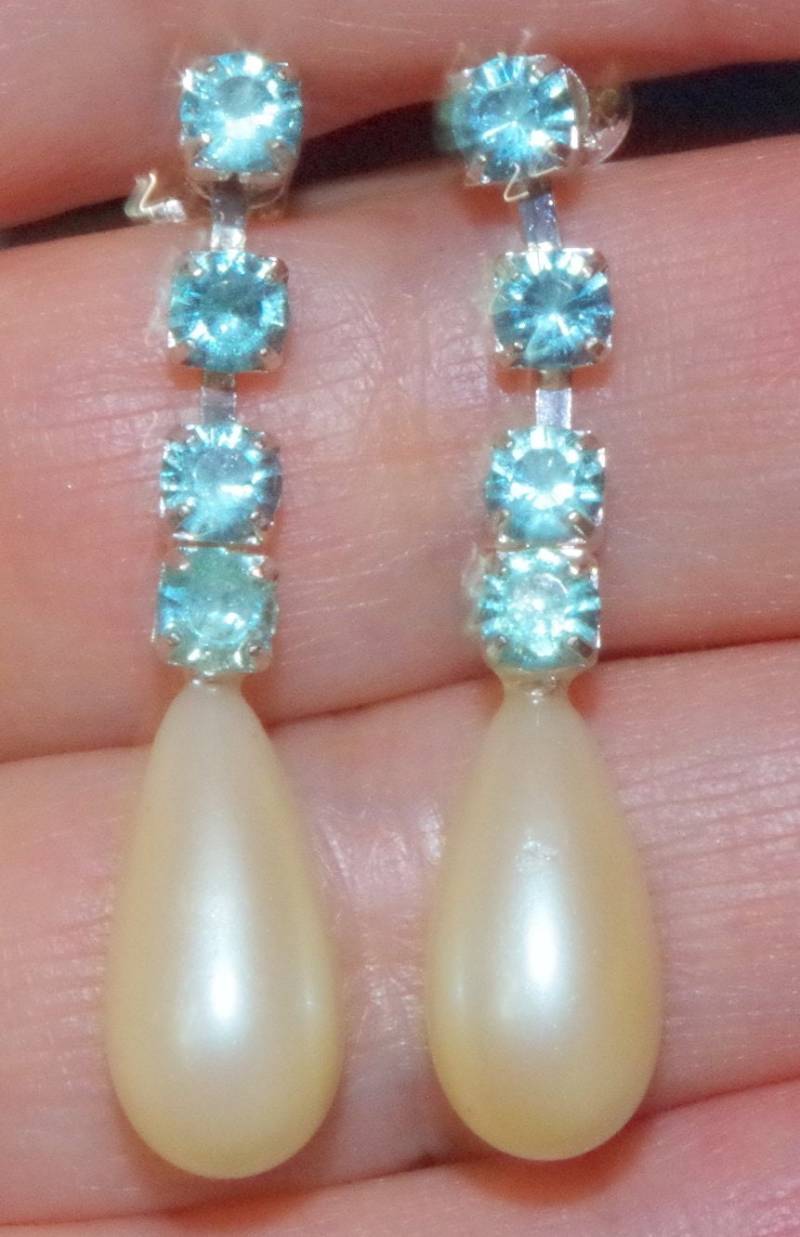 Sterling Silber & Blaue Strass Mallorca Perle Teardrop Ohrstecker von HAANDMADEJEWELRY