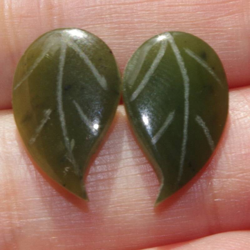 Vintage Echte 14K Gf Geschnitzte Blattgrün Jadeit Jade Ohrstecker Aa von HAANDMADEJEWELRY
