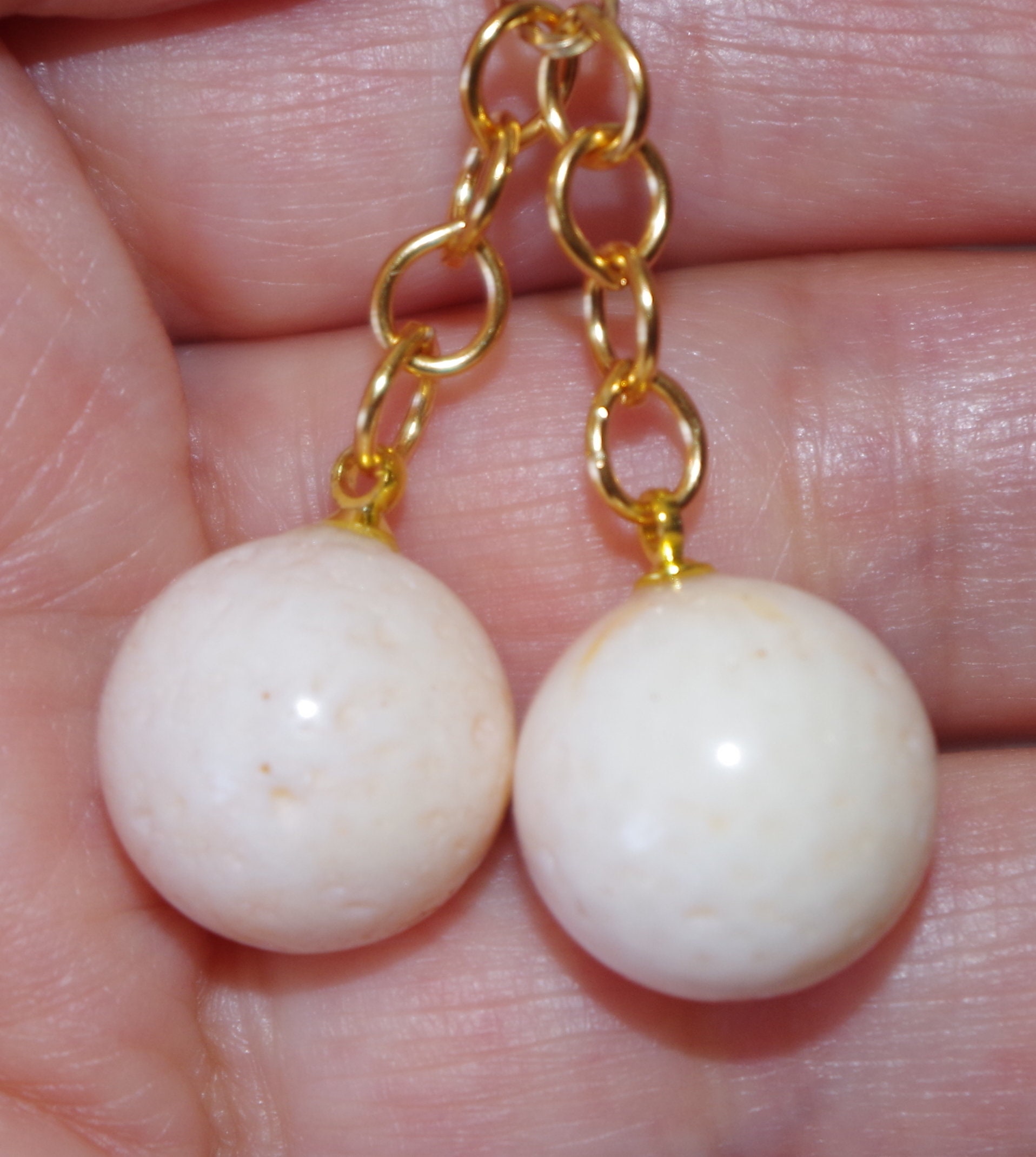 Vintage Sea Angel Skin Koralle Kugelohrringe 14K Gold Filled von HAANDMADEJEWELRY