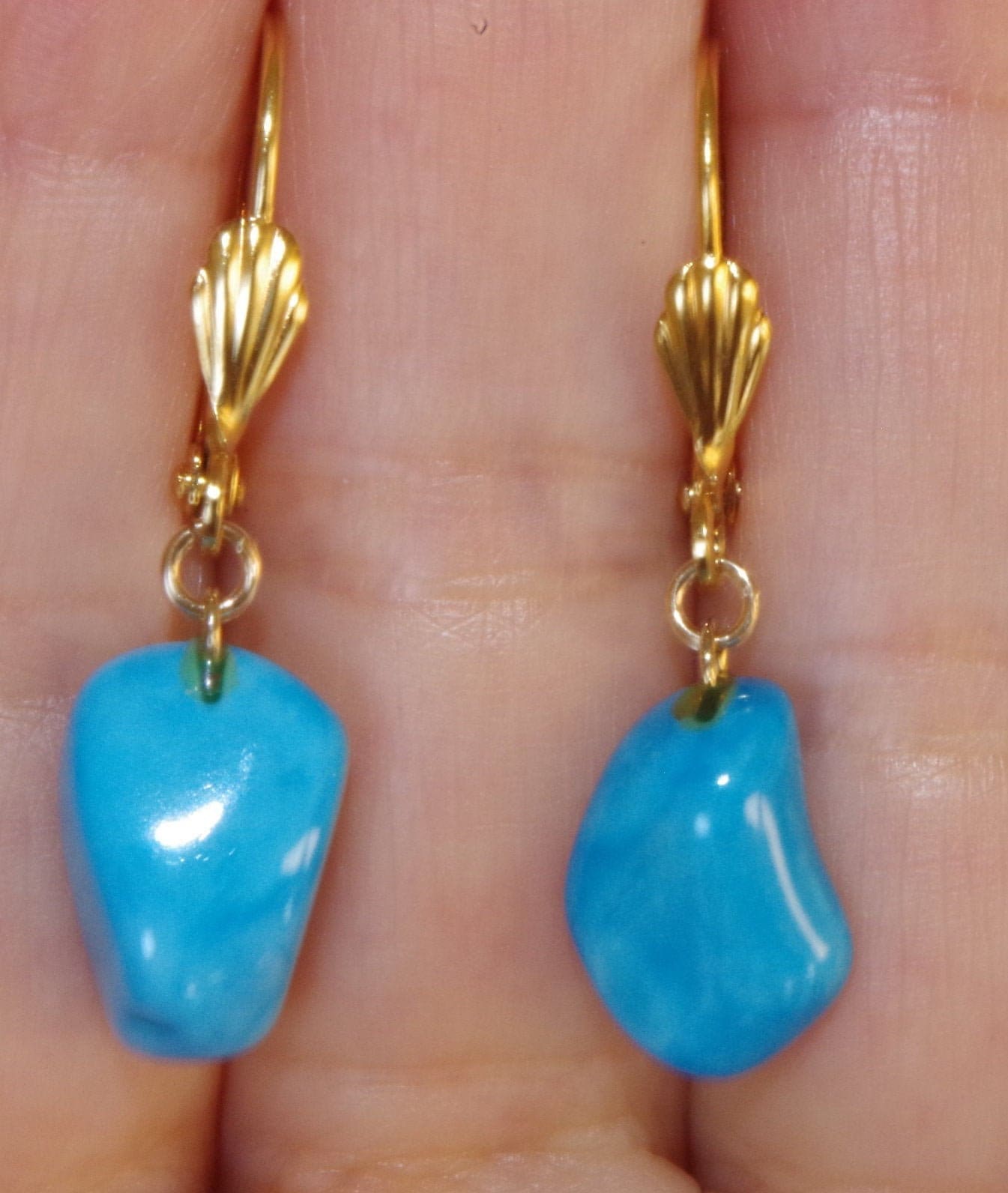 Wunderschöne 14K Gf Free Form Türkis Tropfen Ohrringe von HAANDMADEJEWELRY