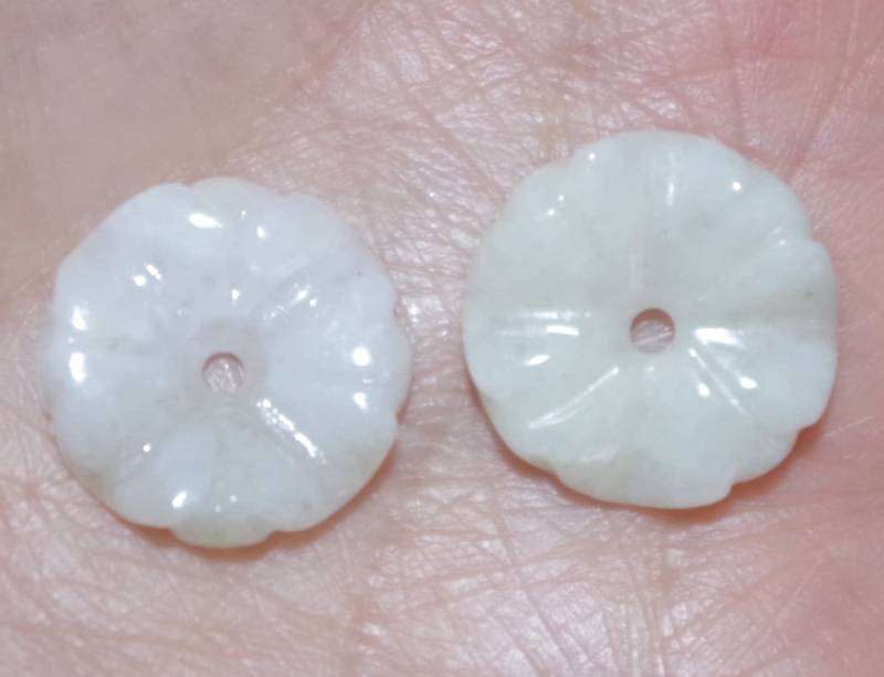 Geschnitzte Jadeit Jade Blume Ohrring Jacken - 15 Mm von HAANDMADEJEWELRY