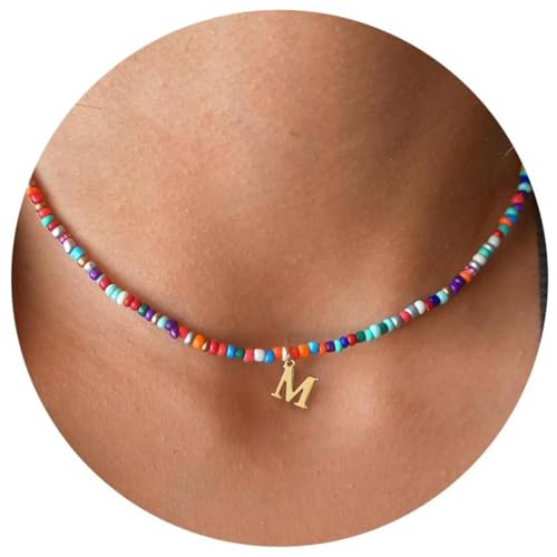 Bunte Perlenkette mit Buchstaben, Niedliche Halskette Goldfarbener Initial-Anhänger Halskette Bohemian Initial Halskette Bunte Perlenhalskette Strand-Schmuck für Frauen - M von HABNI