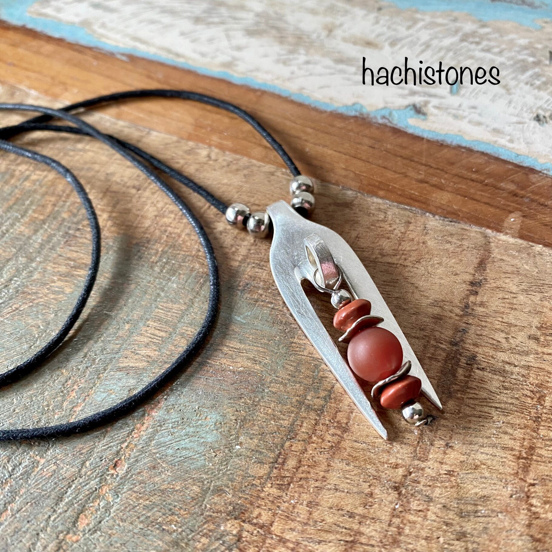 Anhänger Aus Besteck Baumwollband Besteckschmuck Boho Cutlery Jewelry Versilbert Hippy Versilberte Gabel Jasips Rot Roter Jasper Anhänger Aus Besteck Baumwollband Besteckschmuck Boho Cutlery Jewelry Versilbert Hippy Versilberte Gabel Jasips Rot Roter Jasper von HACHISTONES