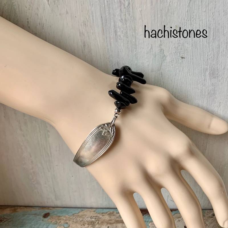 Armspange Aus Besteck Armband Armreif Schwarze Koralle Jaspis Rosa Blau Blaue Glasperlen Glas Perlen Boho Hippy Recycelt Besteckschmuck von HACHISTONES
