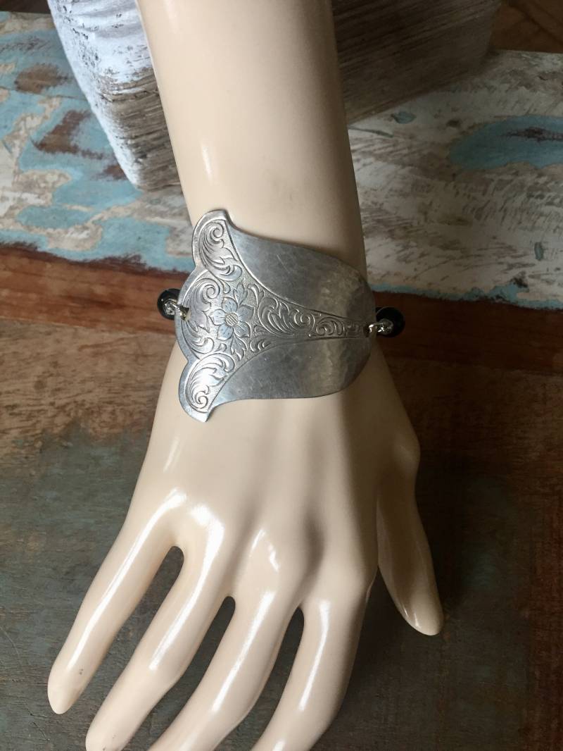 Besteckschmuck - Armband Besteck Gebäckzange Versilbert Upcycling Recycelt Geschenk Für Sie Freundin Onyx Onyxperle Onyxperlen von HACHISTONES